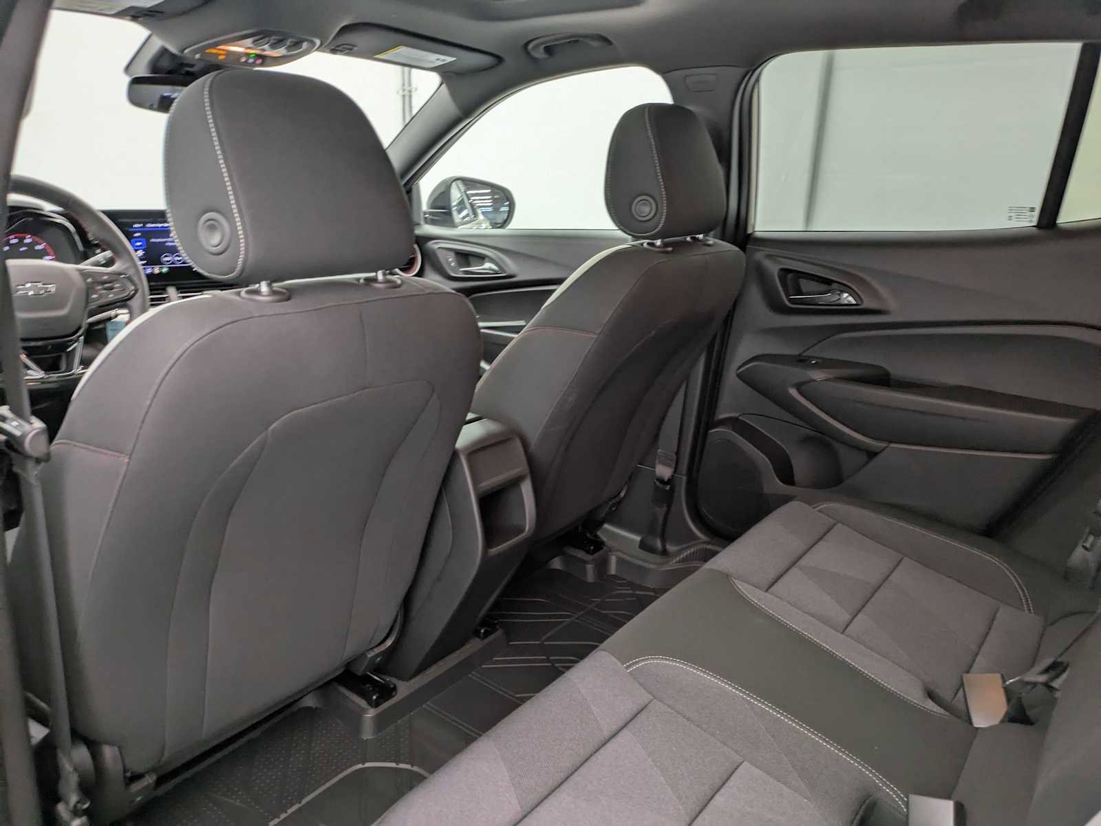 New 2026 Chevrolet Trax RS w/ Sunroof Package FWD image 19