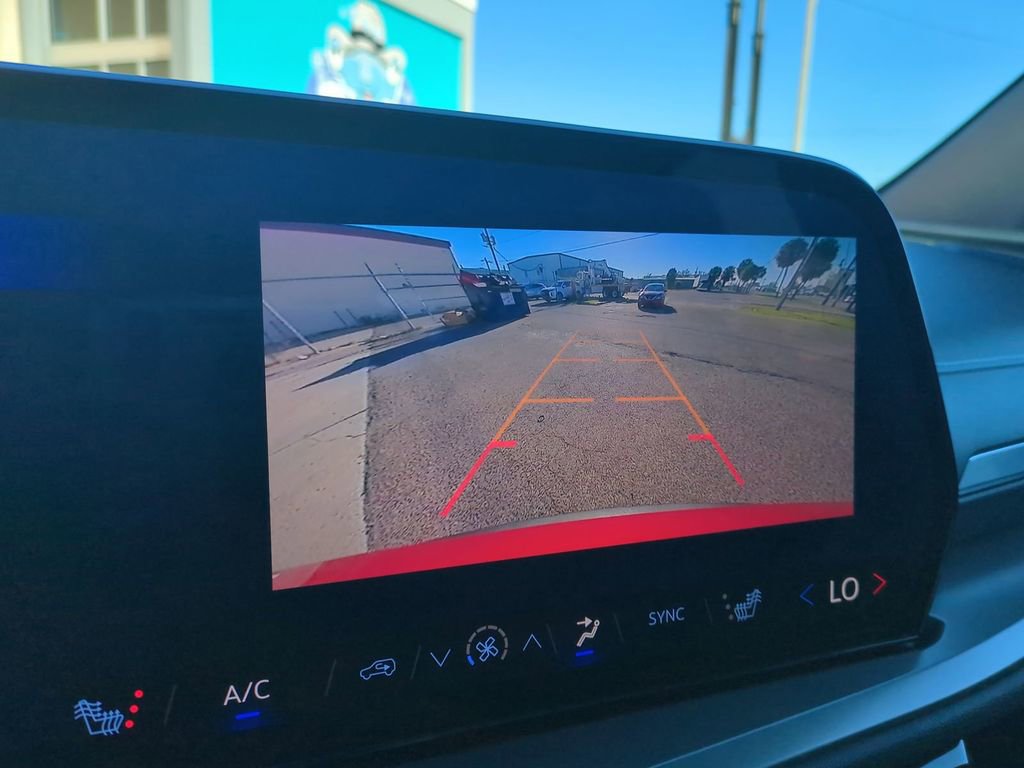 Used 2025 Chevrolet Traverse LT image 26