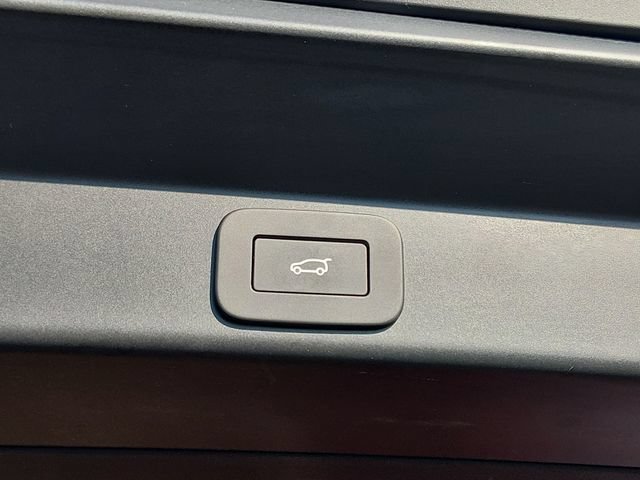 Used 2025 Land Rover Range Rover Sport SE AWD/4WD image 17