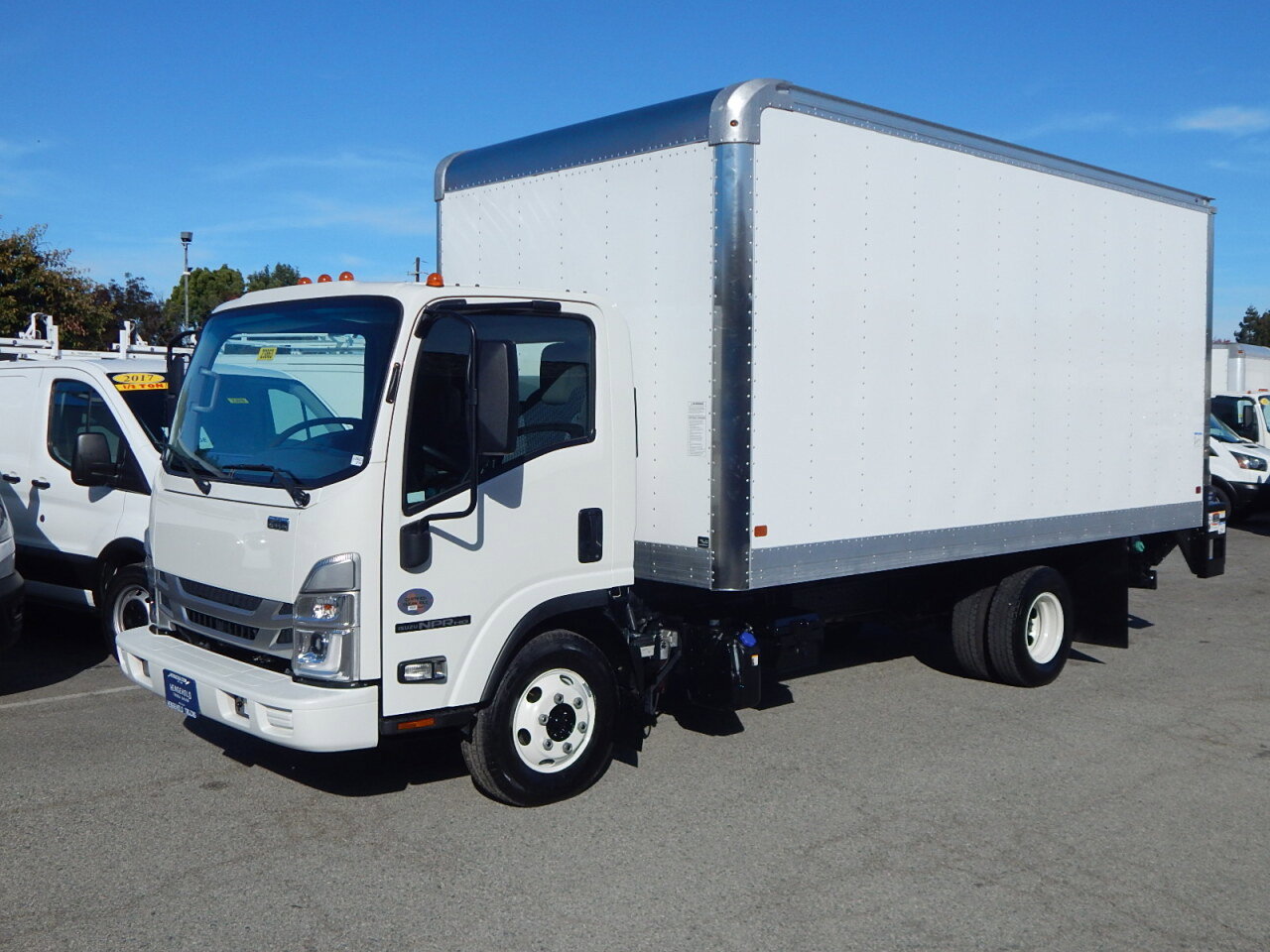 Used 2023 Isuzu NPR image 1