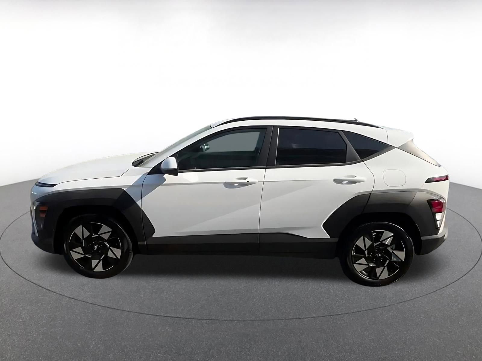 Used 2025 Hyundai Kona SEL image 11