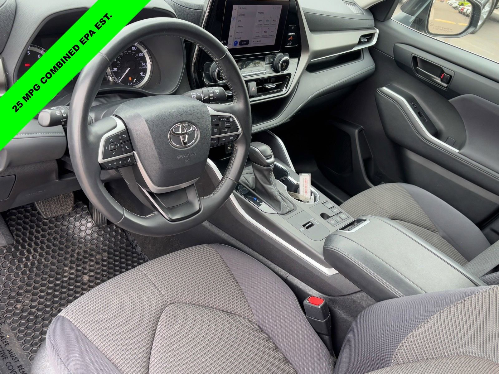 Used 2024 Toyota Highlander LE image 16