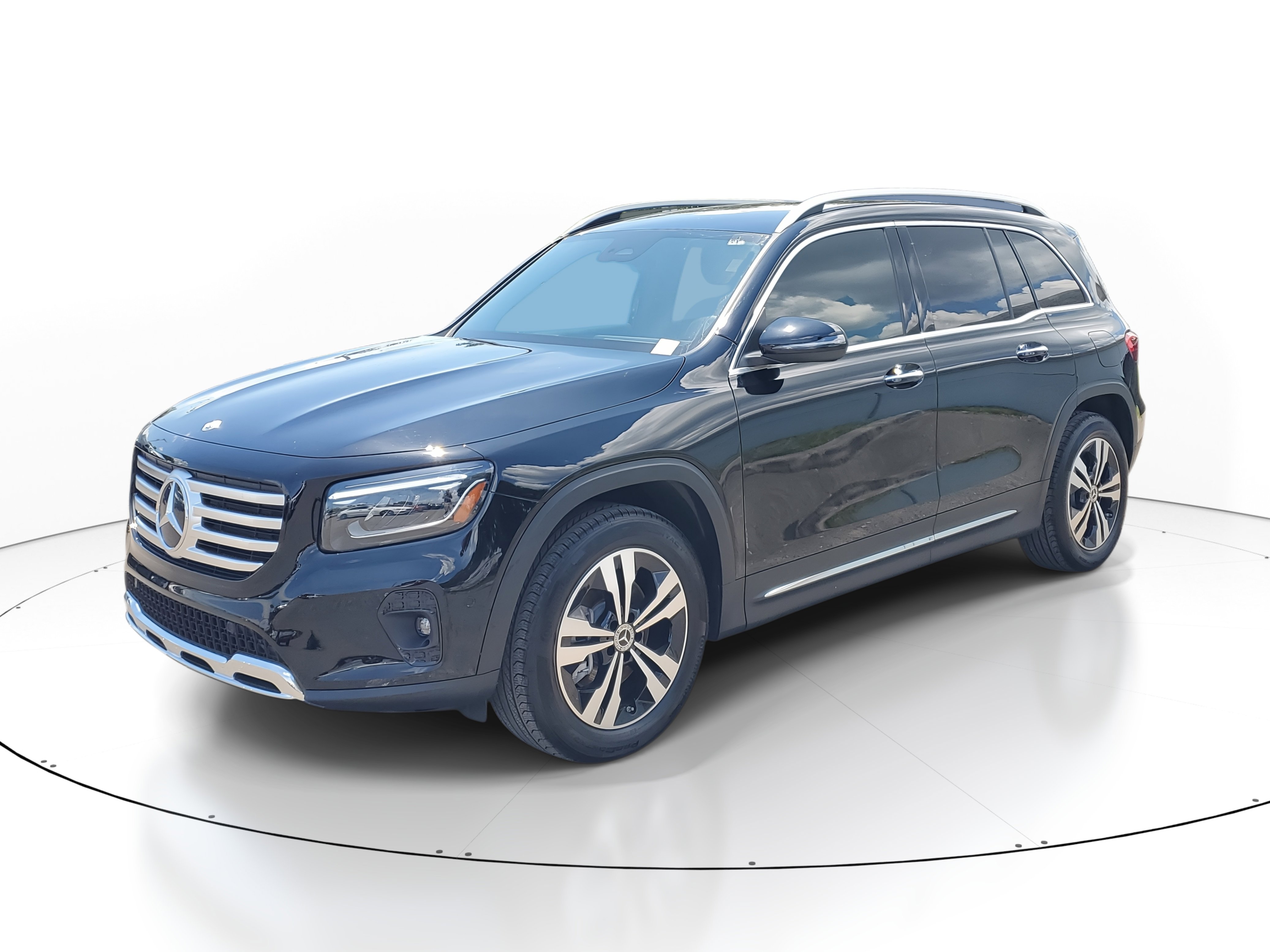 Certified 2025 Mercedes-Benz GLB 250 image 2