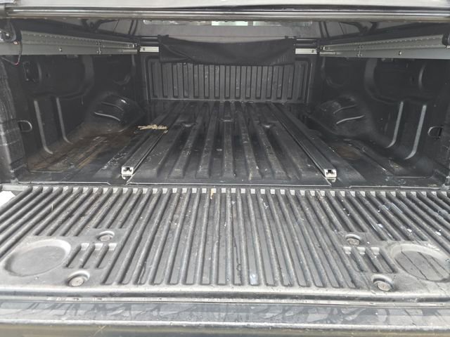 Used 2017 Nissan Titan SV image 22