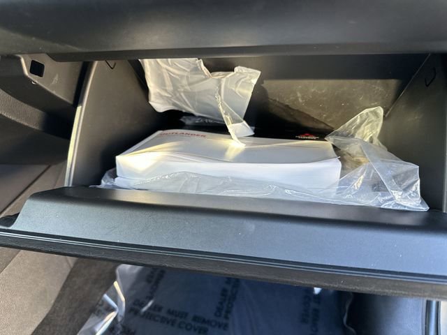 Used 2023 Mitsubishi Outlander SE image 31