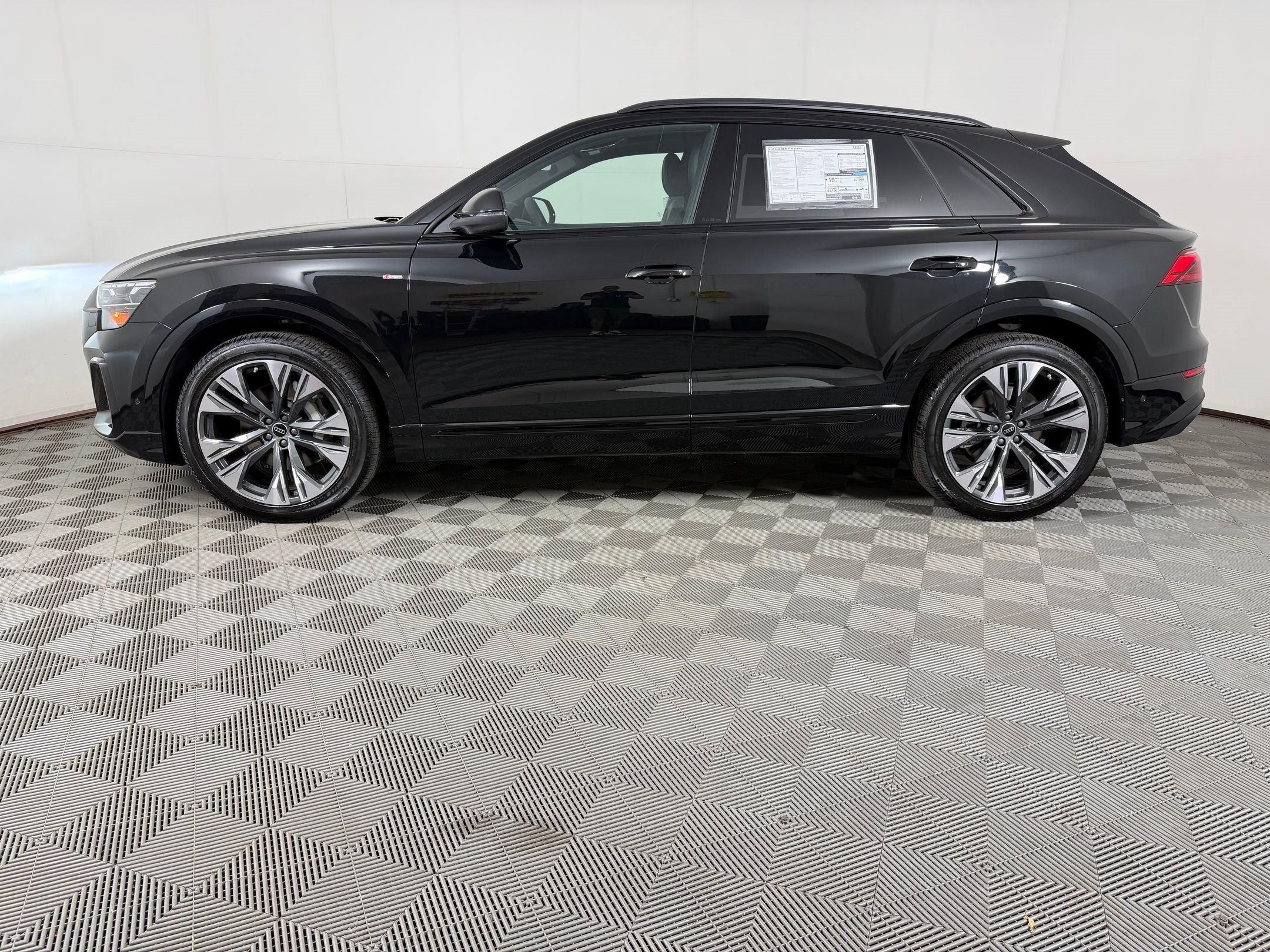 New 2027 Audi Q8 Premium Plus AWD/4WD image 2