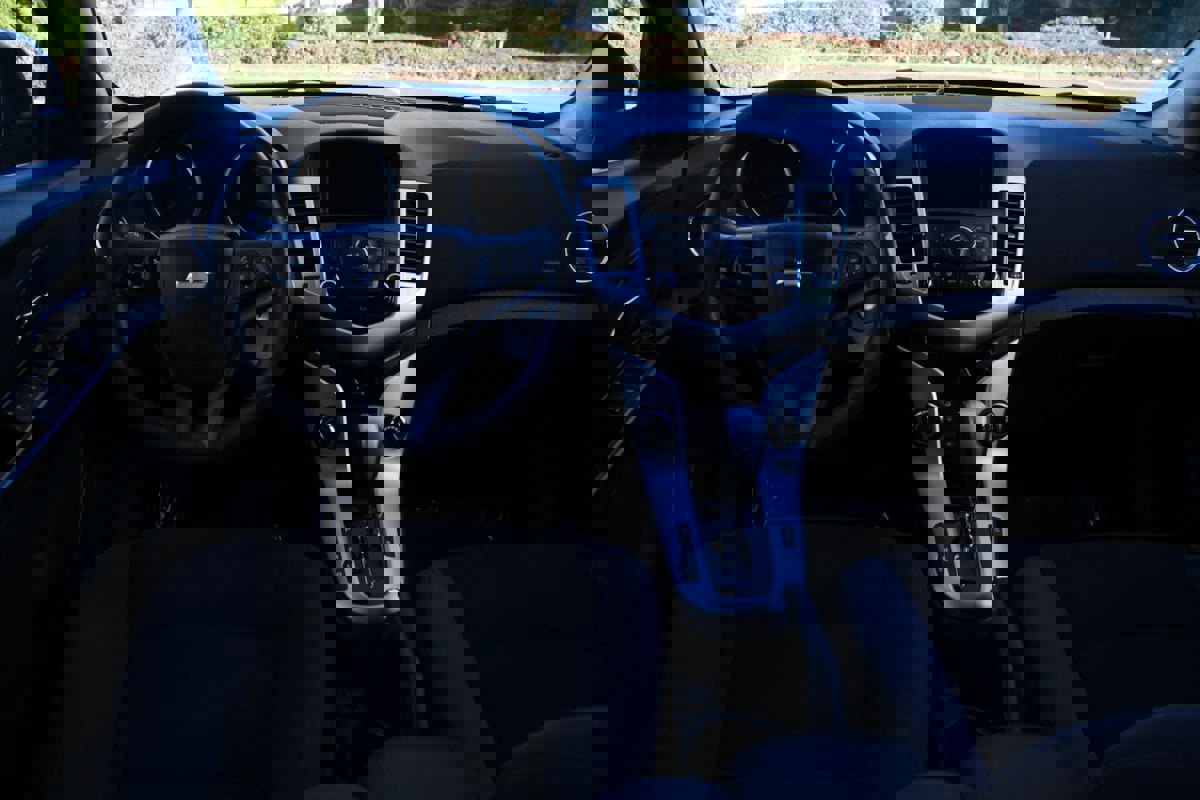 Used 2016 Chevrolet Cruze LT w/ Technology Package image 28