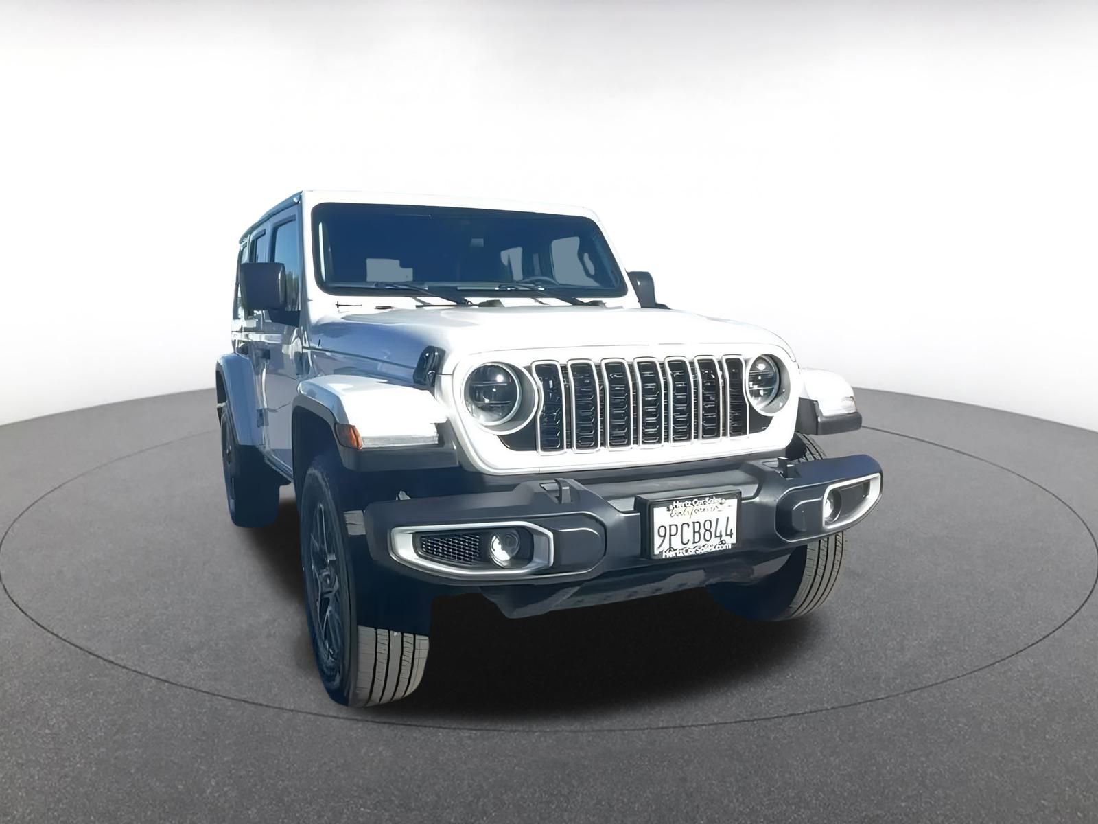 Used 2025 Jeep Wrangler Sahara image 3