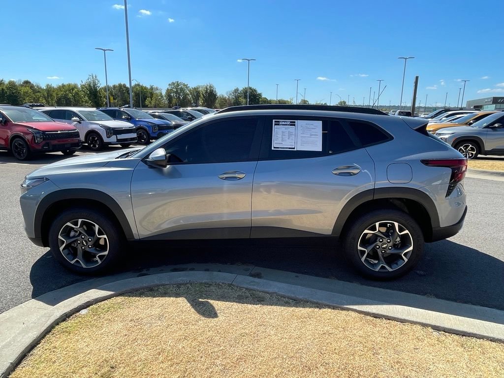 Used 2024 Chevrolet Trax LT w/ Driver Confidence Package FWD image 4