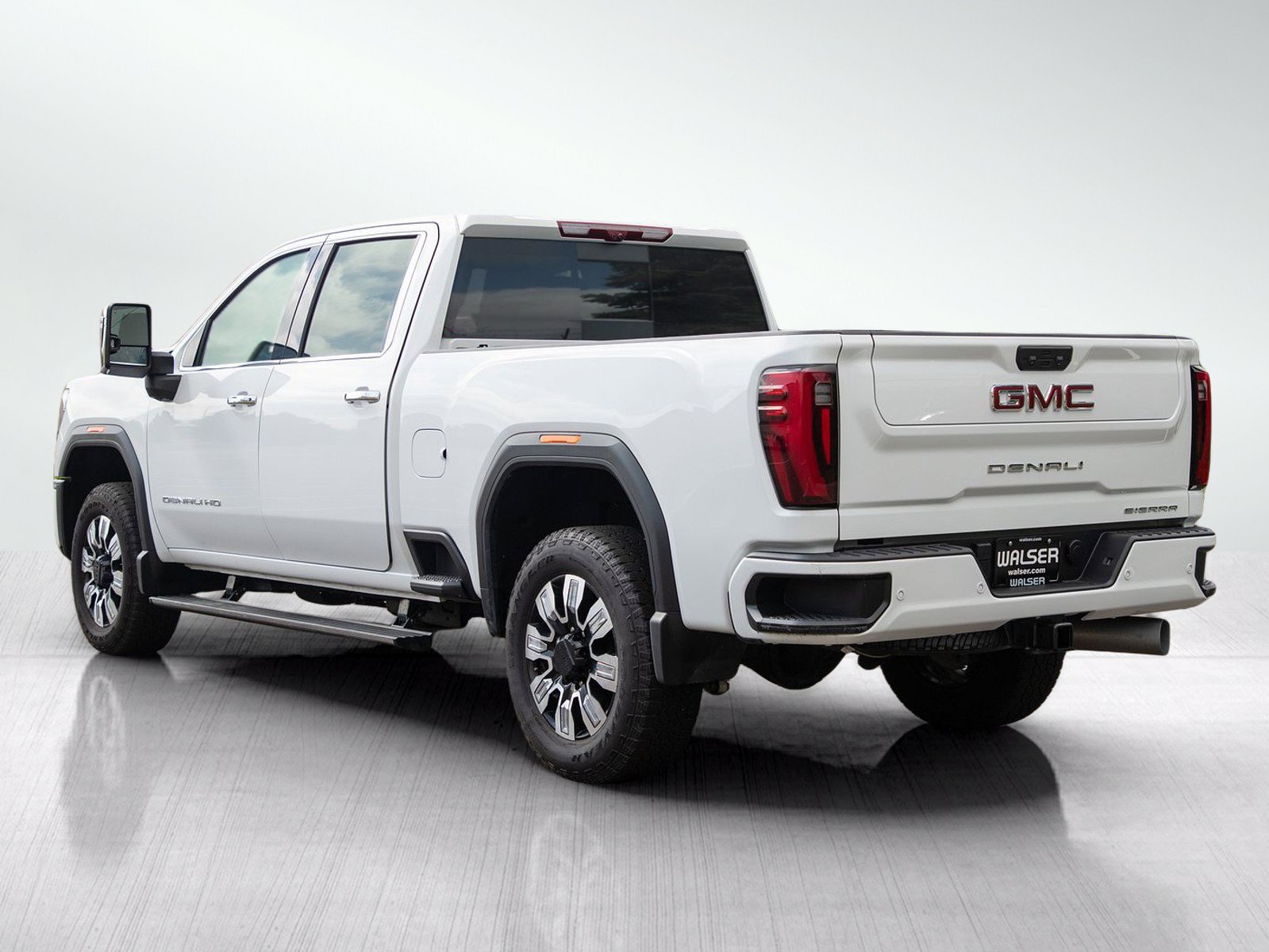 Used 2025 GMC Sierra 2500 Denali w/ Denali Reserve Package AWD/4WD image 3