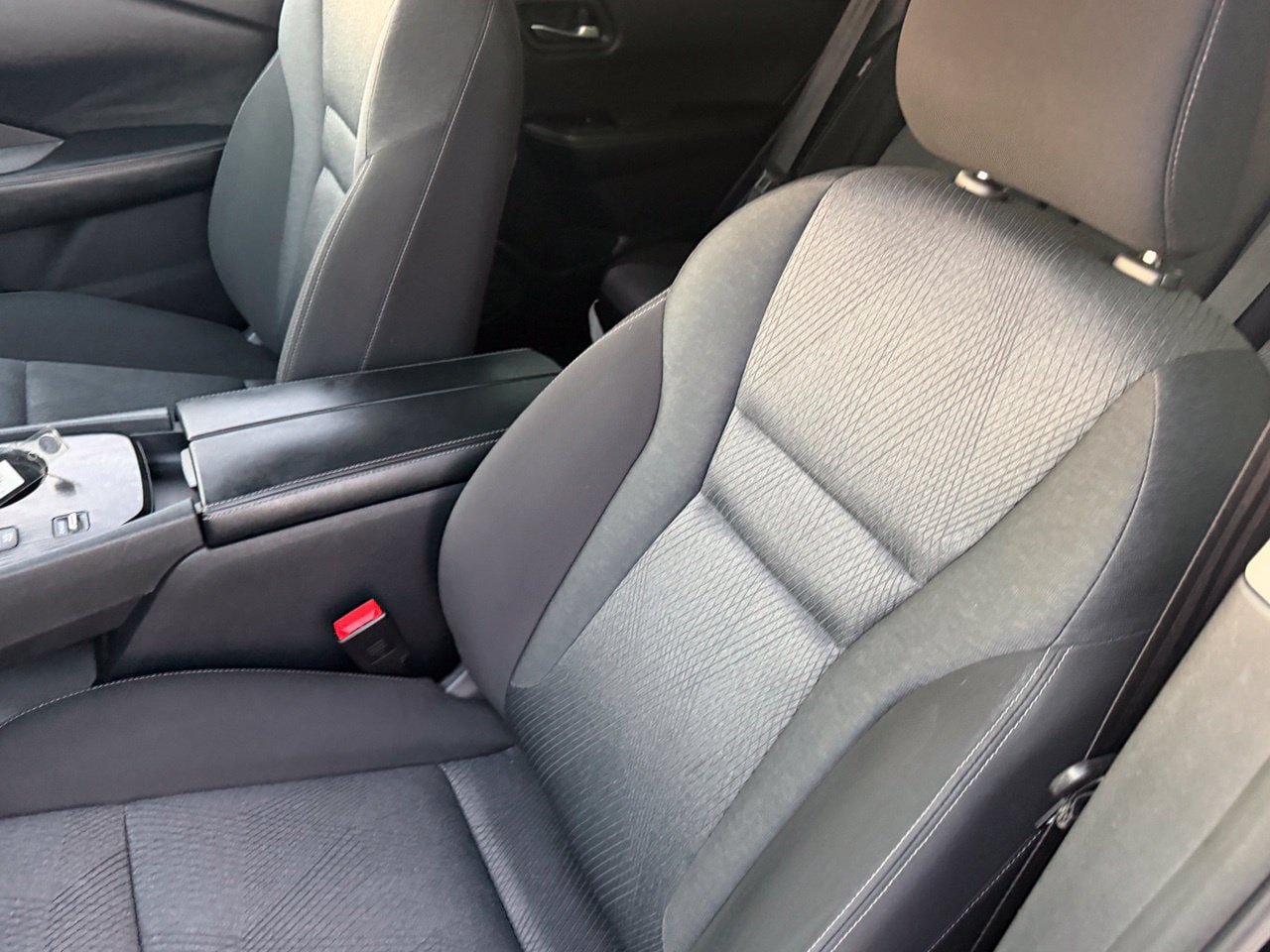 Certified 2025 Nissan Rogue SV FWD image 28