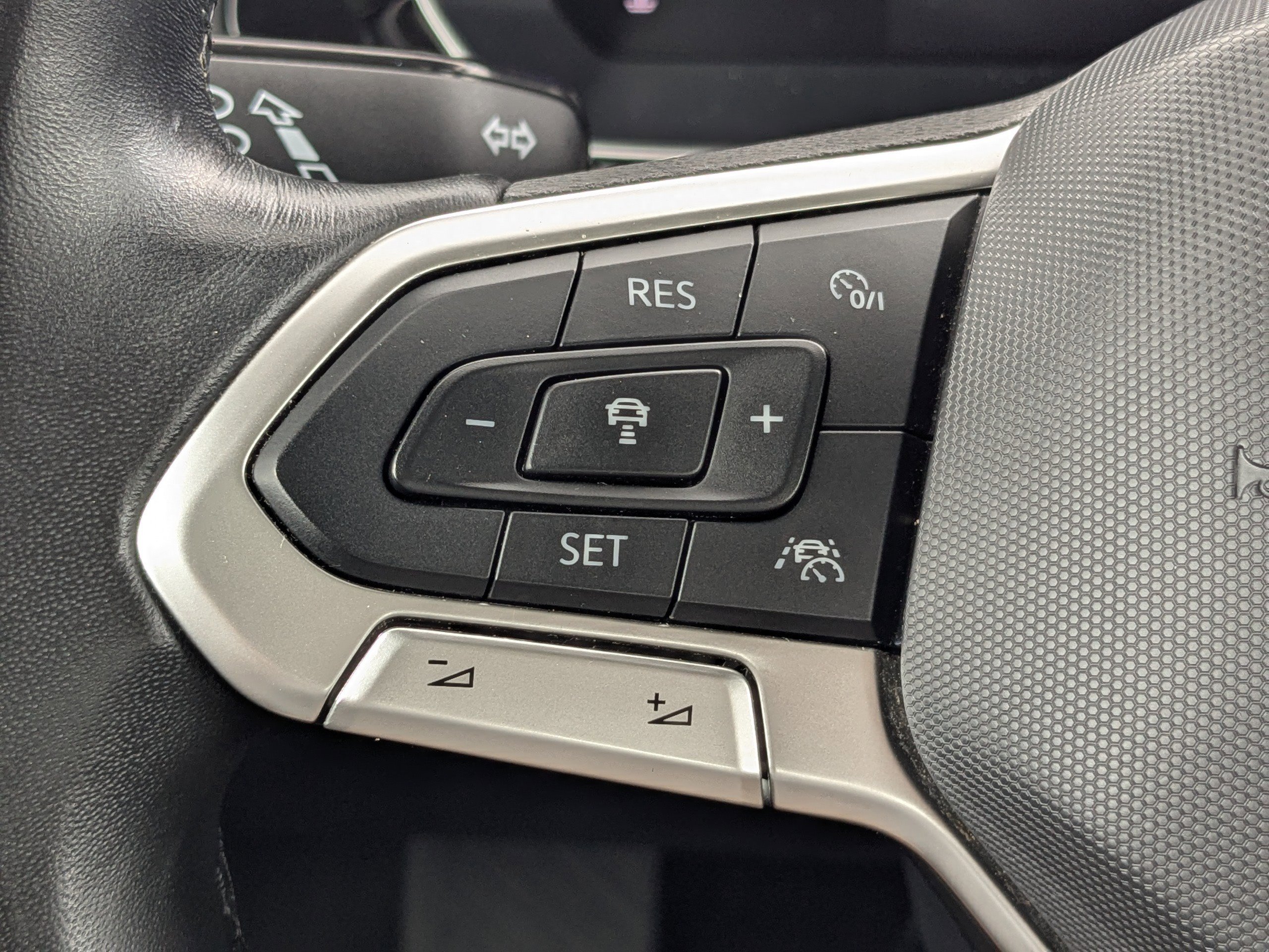 Used 2024 Volkswagen Jetta SE FWD image 23