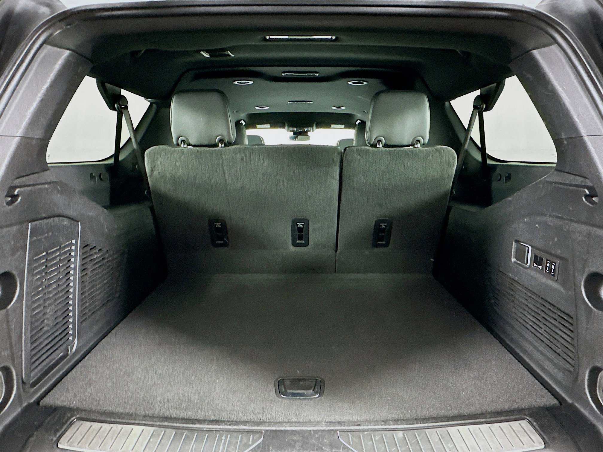 Used 2024 Chevrolet Suburban Premier RWD image 29