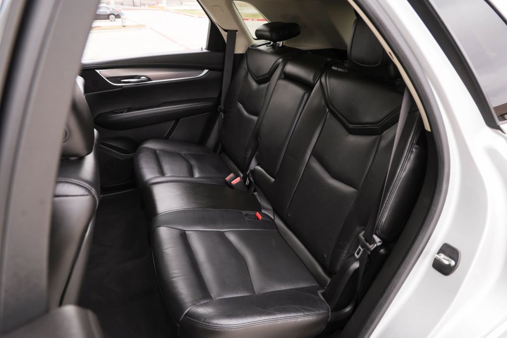Used 2017 Cadillac XT5 Luxury w/ Driver Awareness Package FWD image 31