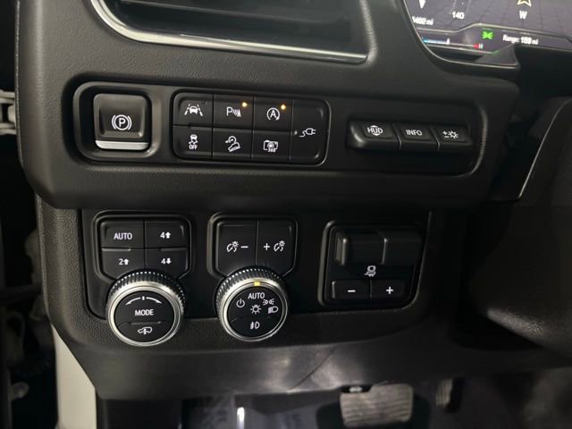 Used 2022 GMC Yukon XL AT4 image 32