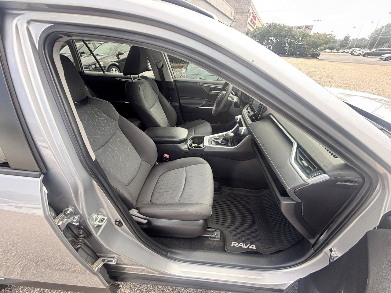 Used 2020 Toyota RAV4 XLE AWD/4WD image 54