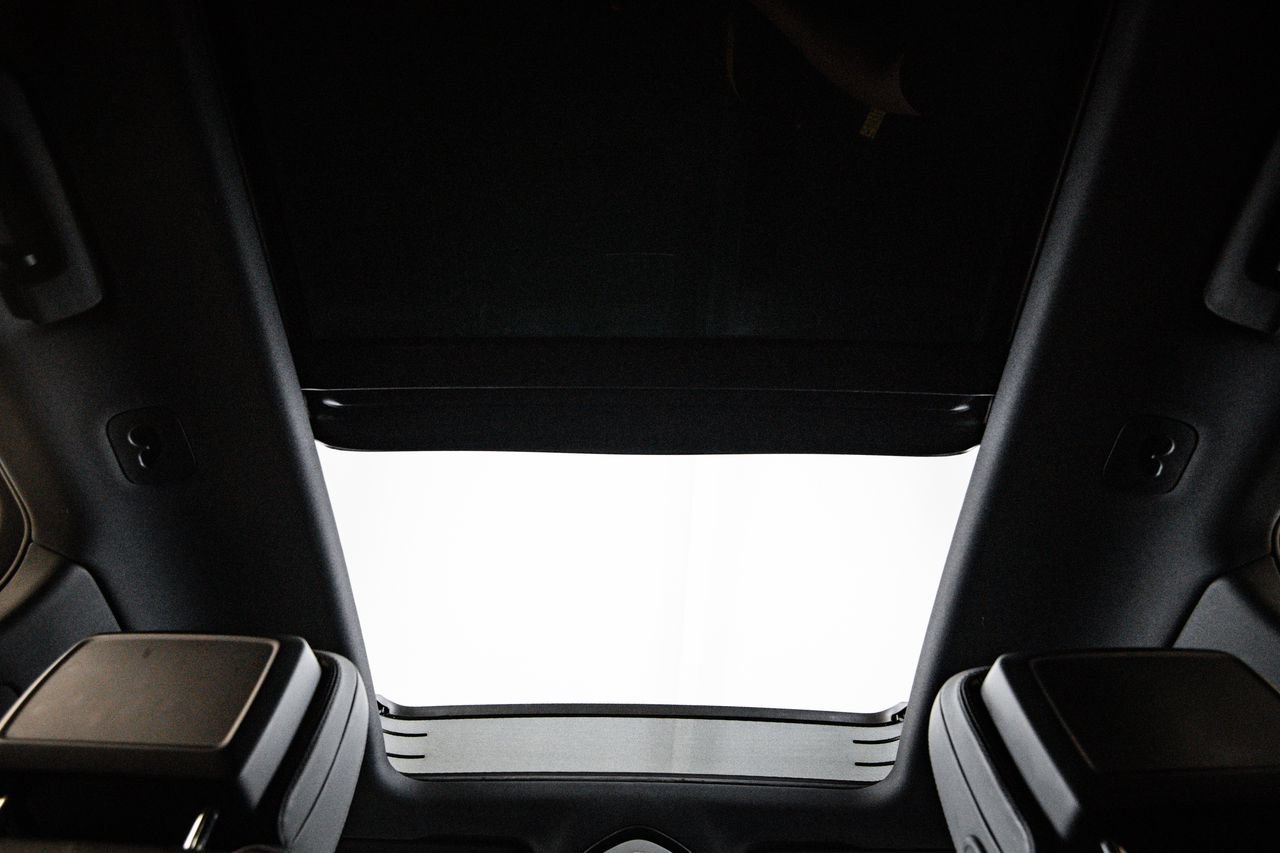Certified 2023 Porsche Macan AWD/4WD image 30