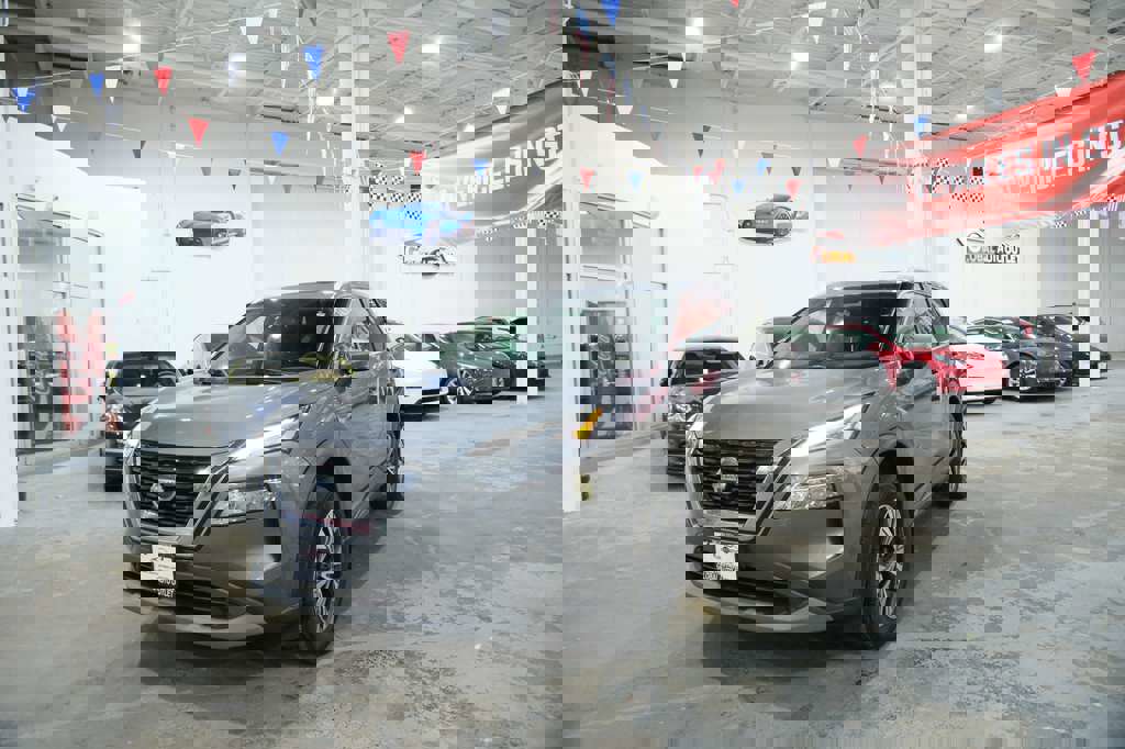 Used 2021 Nissan Rogue SV w/ Premium Package image 4