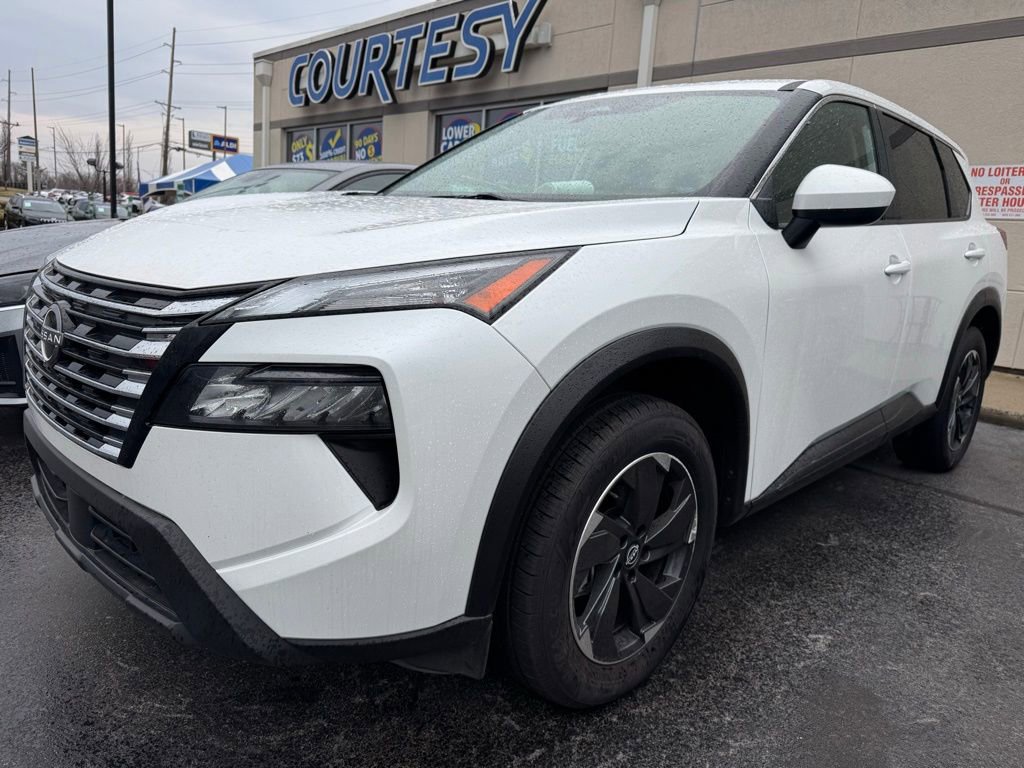 Used 2024 Nissan Rogue SV image 1