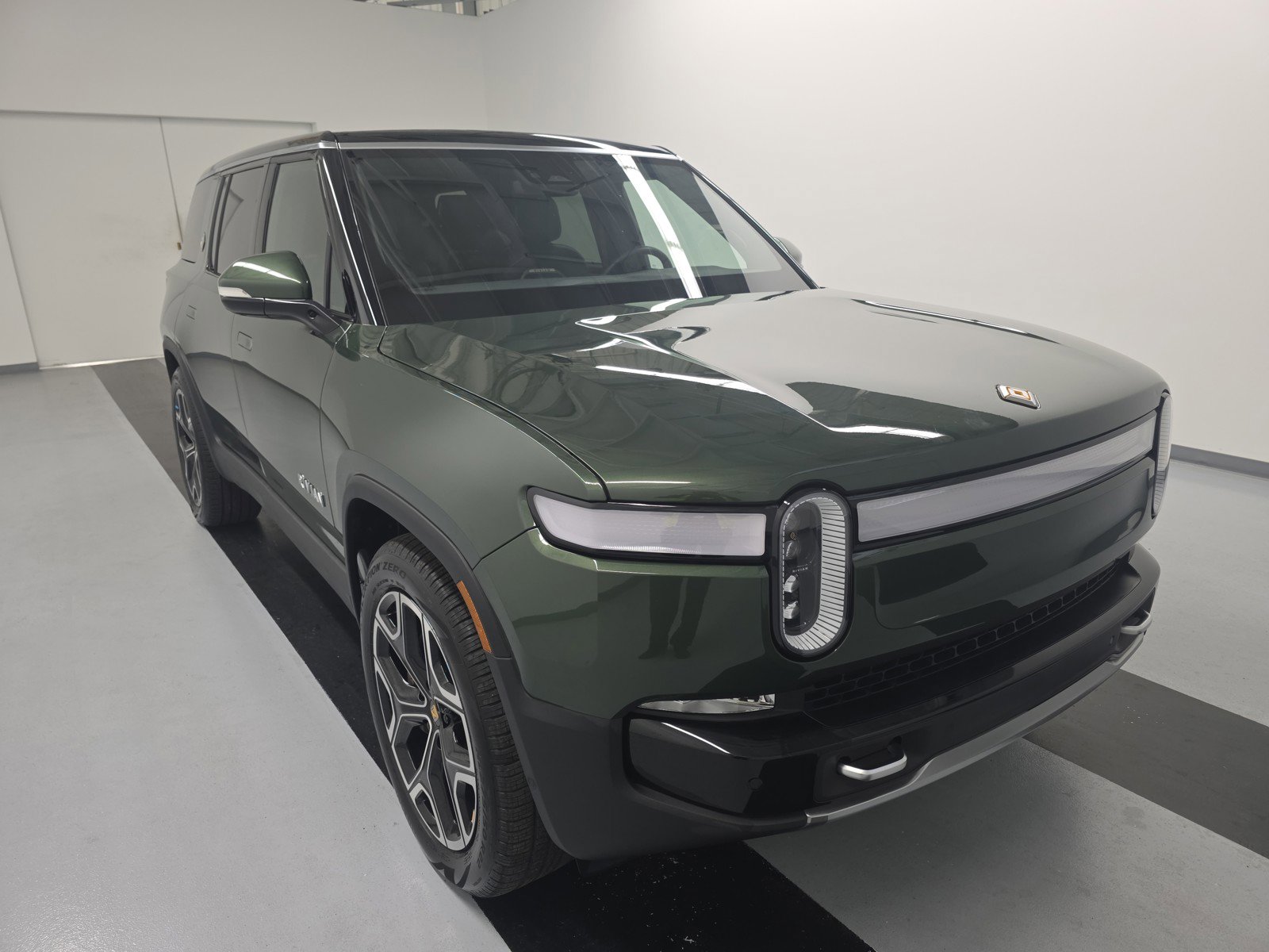 Used 2024 Rivian R1S Adventure AWD/4WD image 7