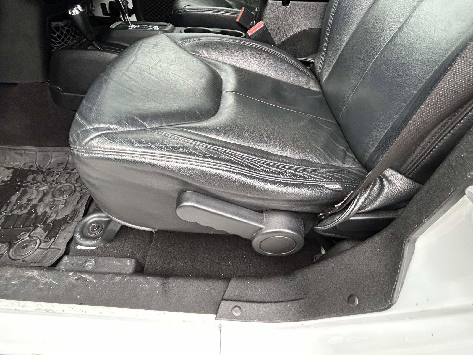 Used 2017 Jeep Wrangler Unlimited Sahara w/ Connectivity Group image 17