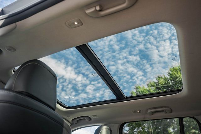 Used 2022 Jeep Grand Cherokee Limited 4xe image 8