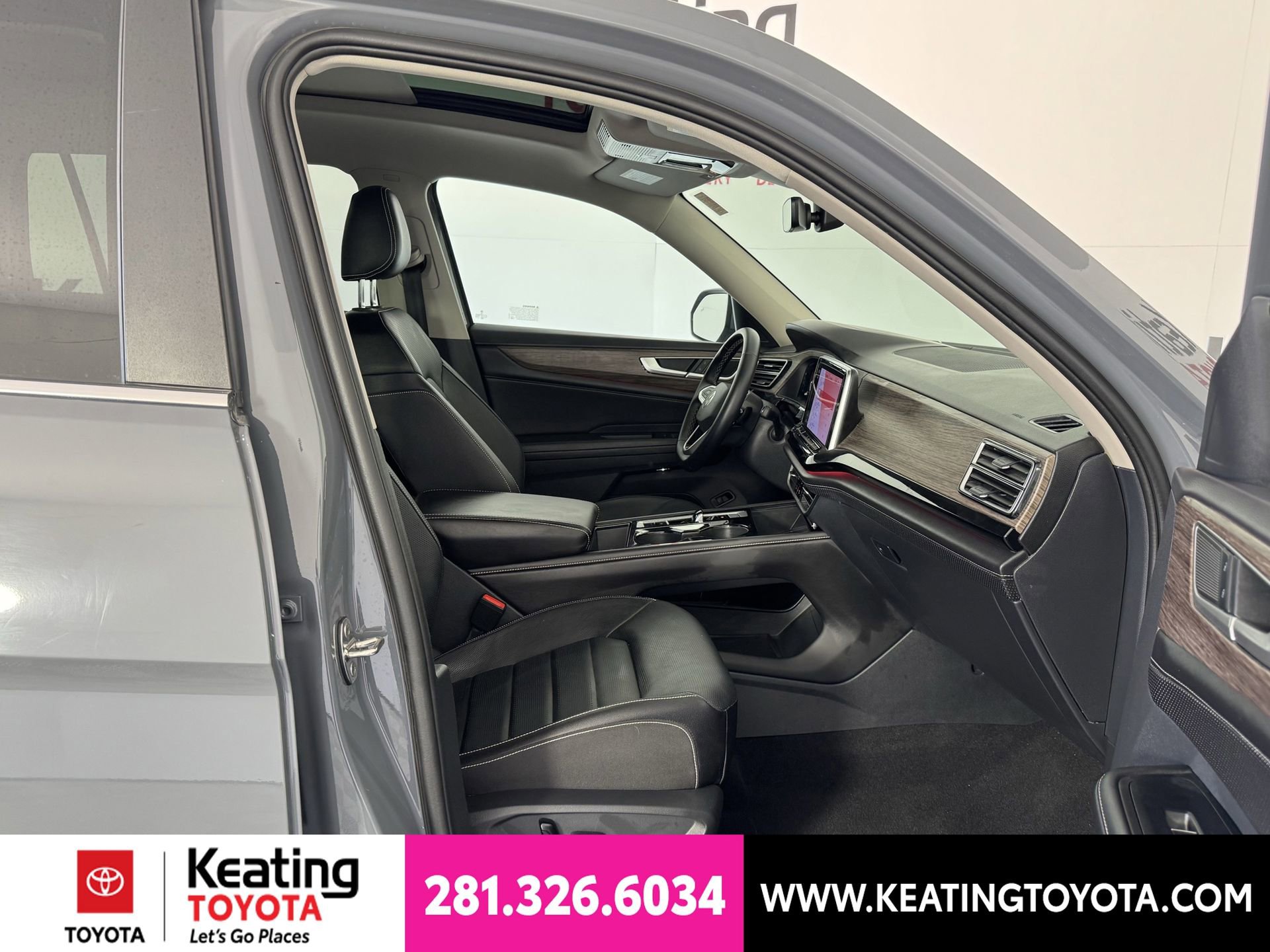 Used 2025 Volkswagen Atlas SEL AWD/4WD image 21