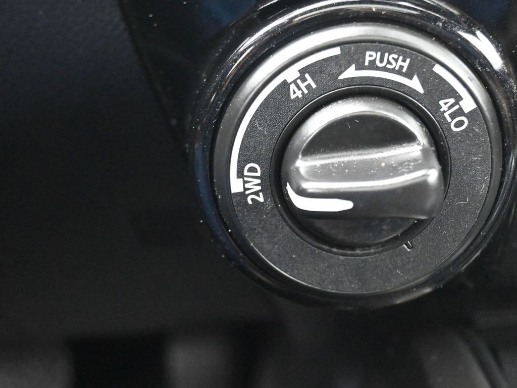 Used 2021 Nissan Titan Platinum Reserve w/ Moonroof Package image 17