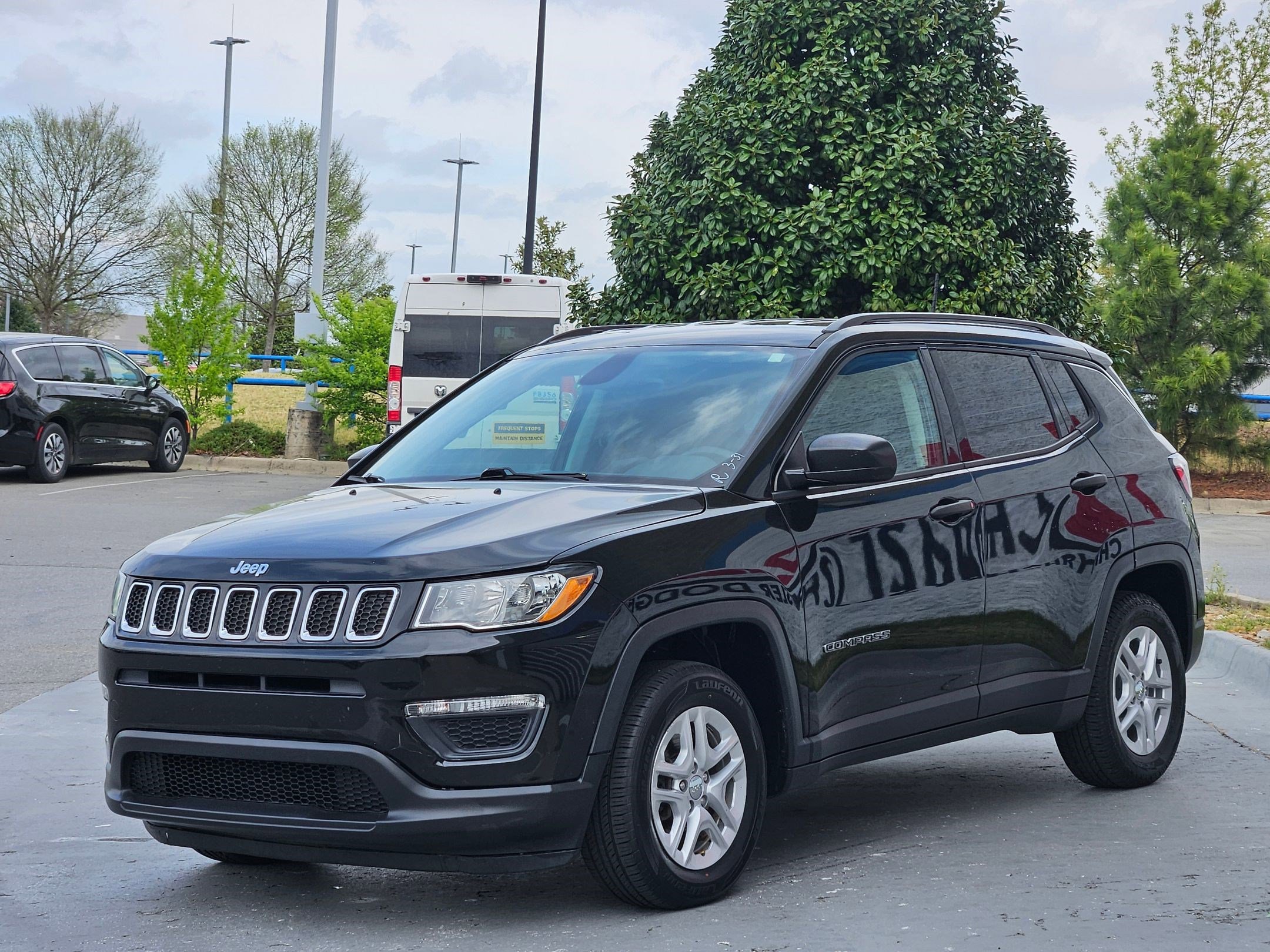 Used 2018 Jeep Compass Sport image 3