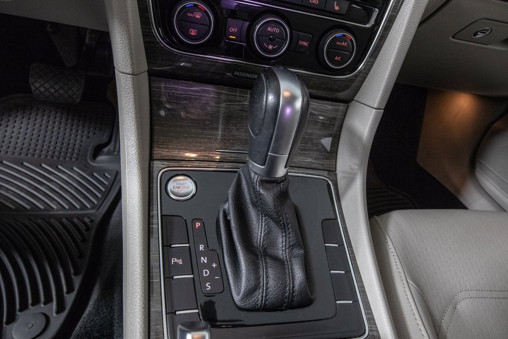 Used 2018 Volkswagen Passat 2.0T SE image 25