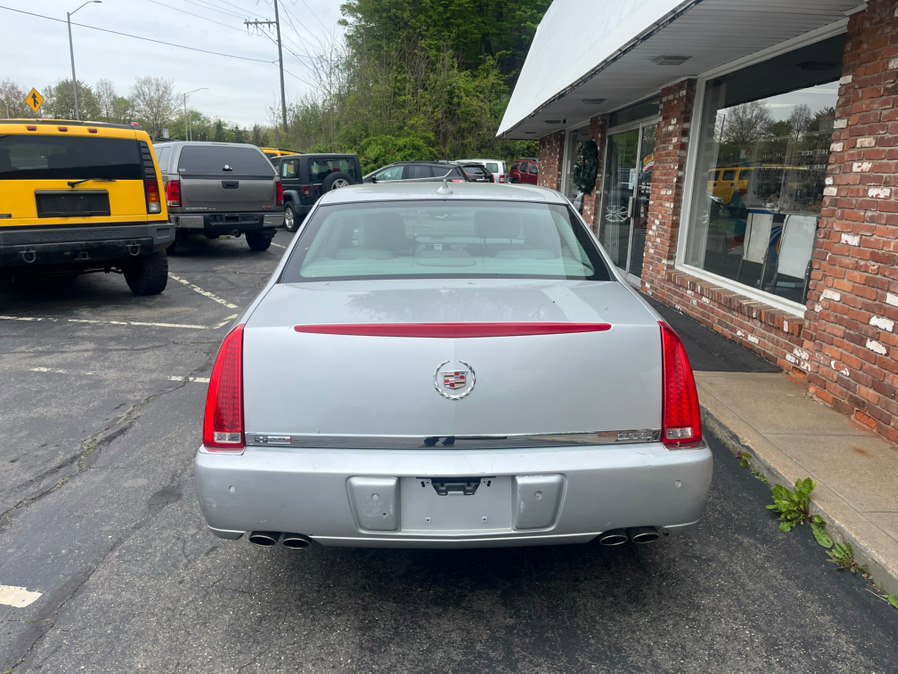 Used 2009 Cadillac DTS w/ Trunk Convenience Package FWD image 4