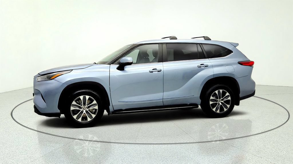 Used 2023 Toyota Highlander XLE AWD/4WD image 8