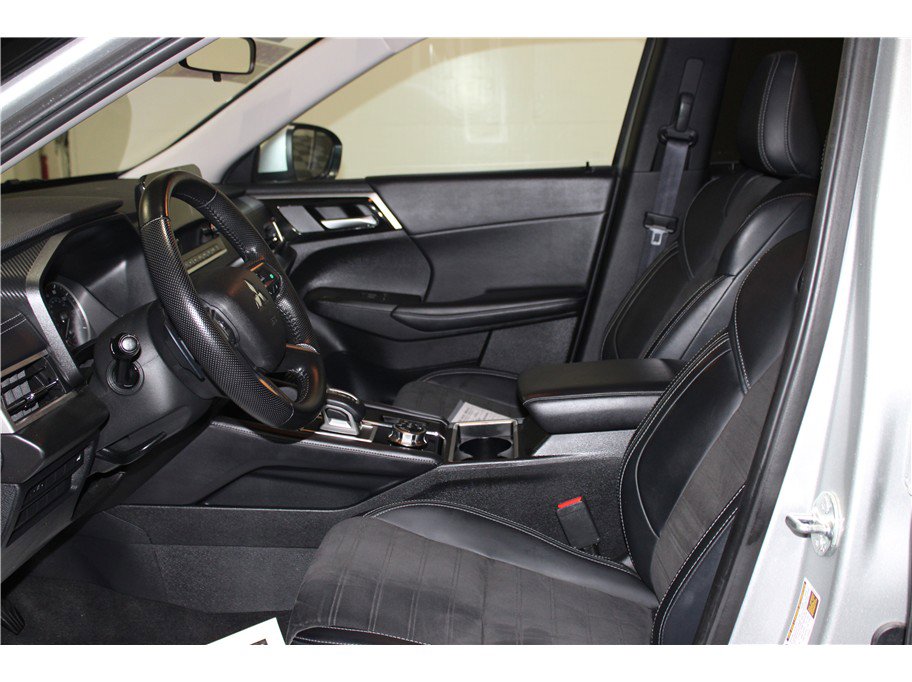 Used 2024 Mitsubishi Outlander Ralliart image 11
