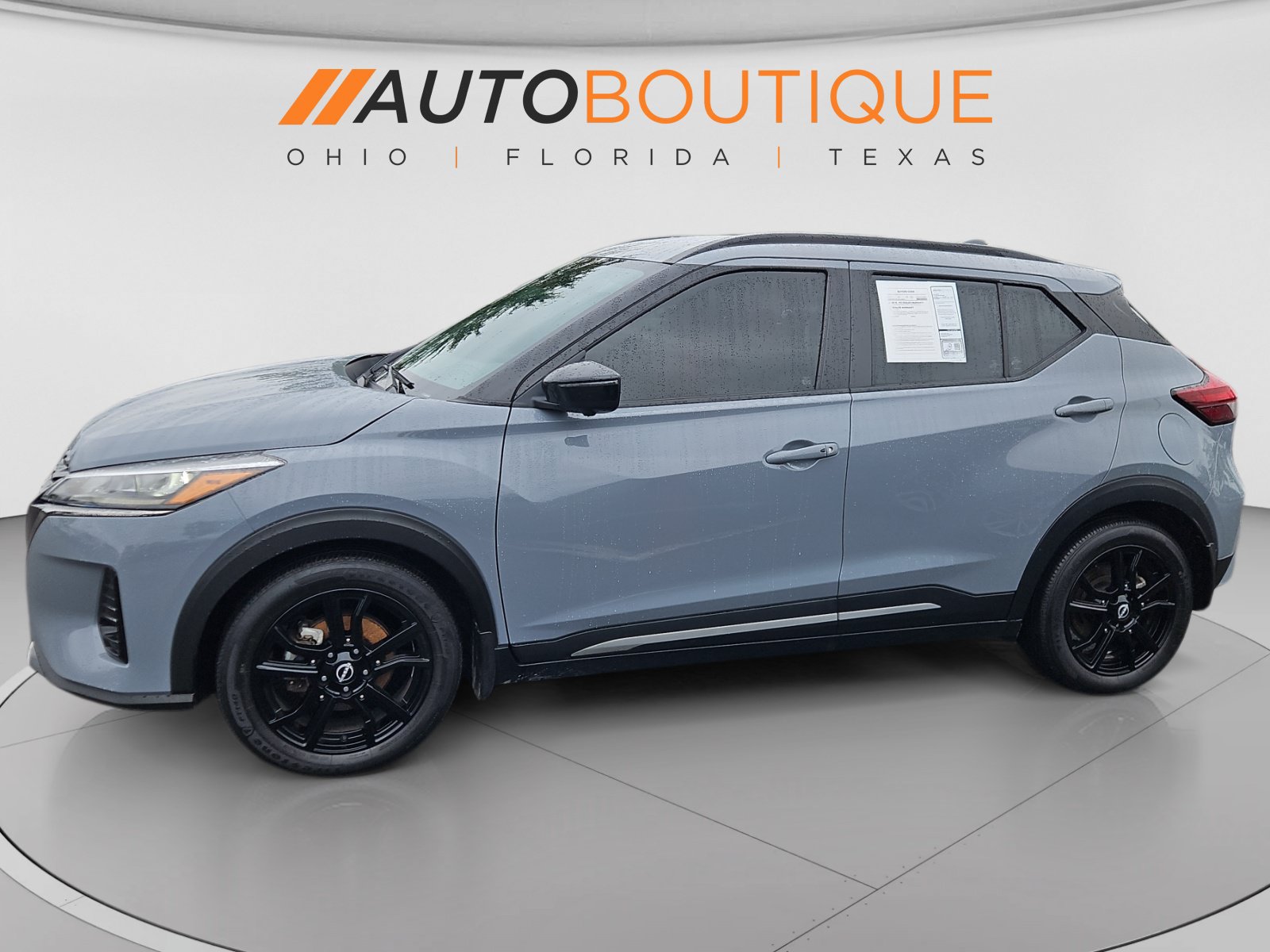 Used 2023 Nissan Kicks SR w/ SR Premium Package FWD image 2