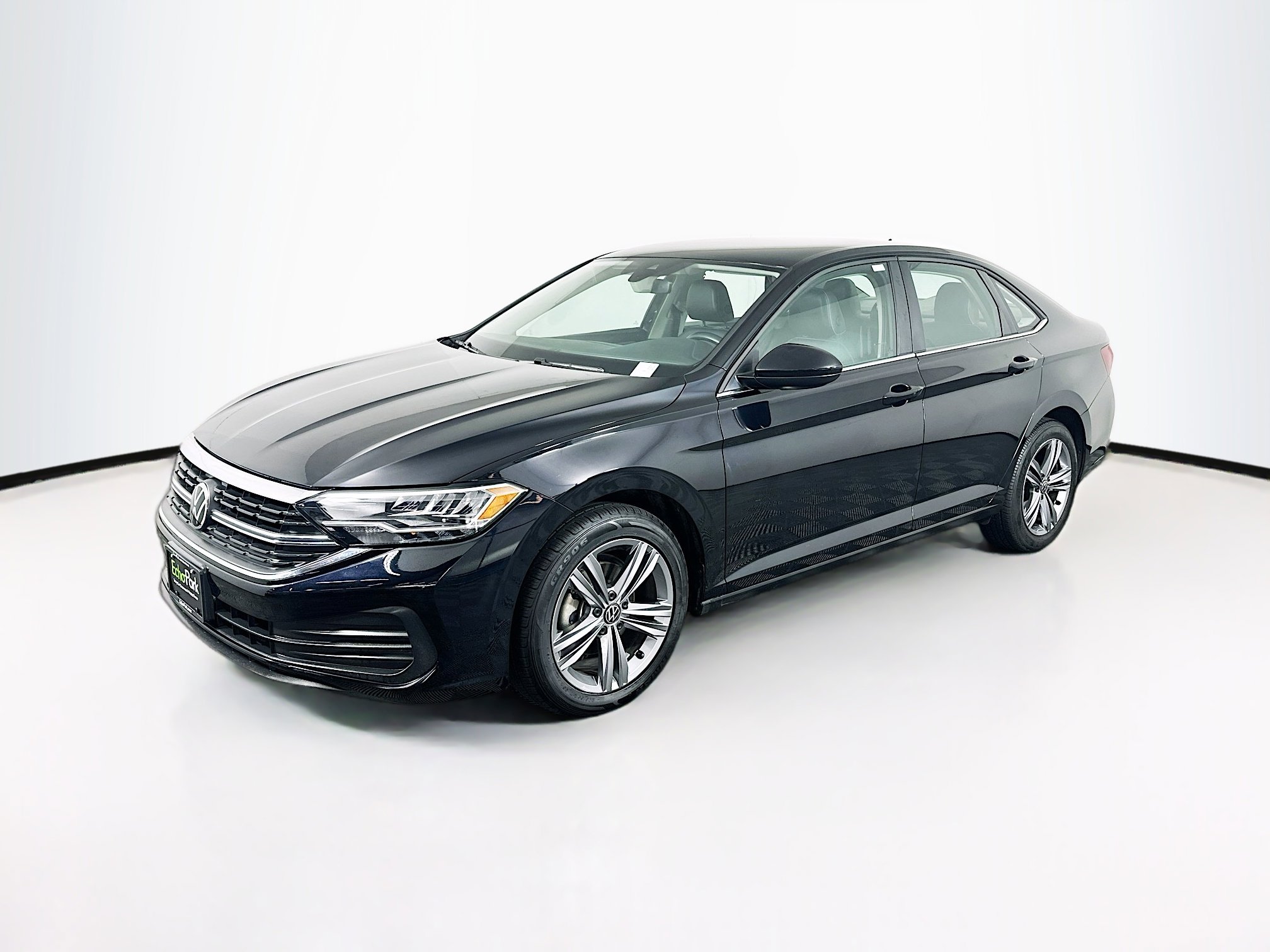 Used 2024 Volkswagen Jetta SE image 3