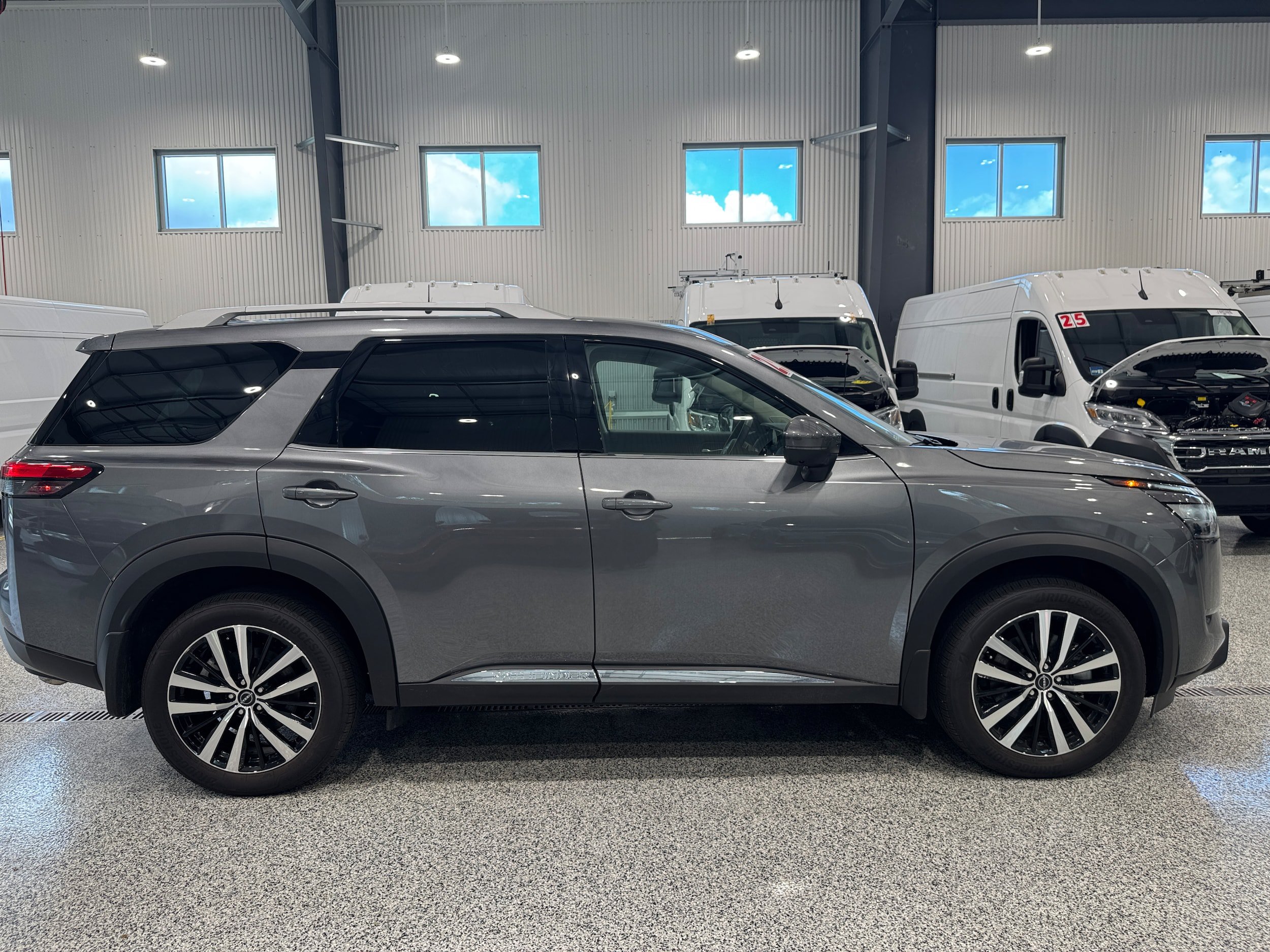Used 2025 Nissan Pathfinder Platinum AWD/4WD image 5