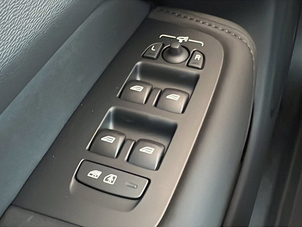 New 2026 Volvo XC60 T8 Plus AWD/4WD image 23