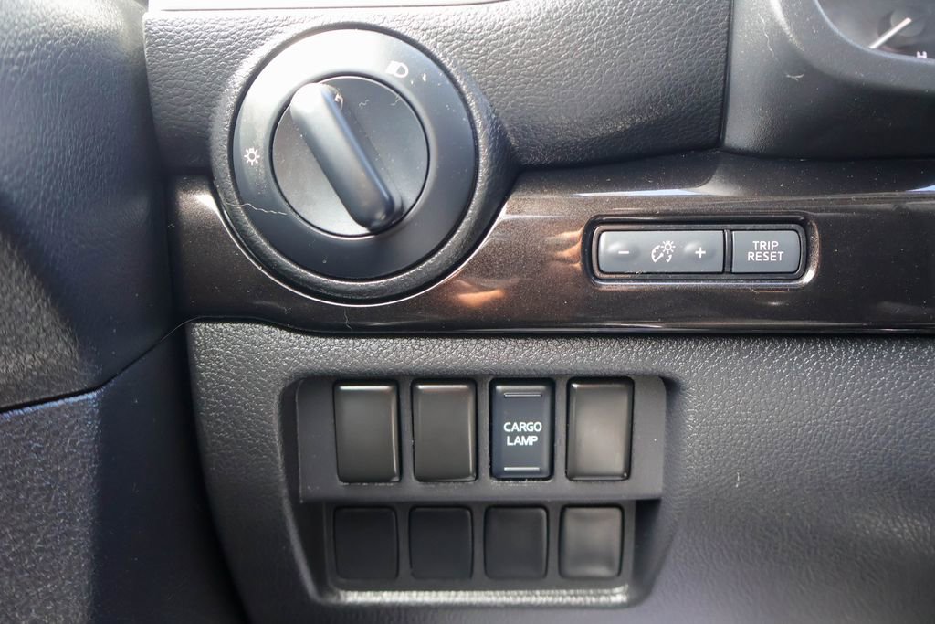 Used 2019 Nissan Titan SV image 18