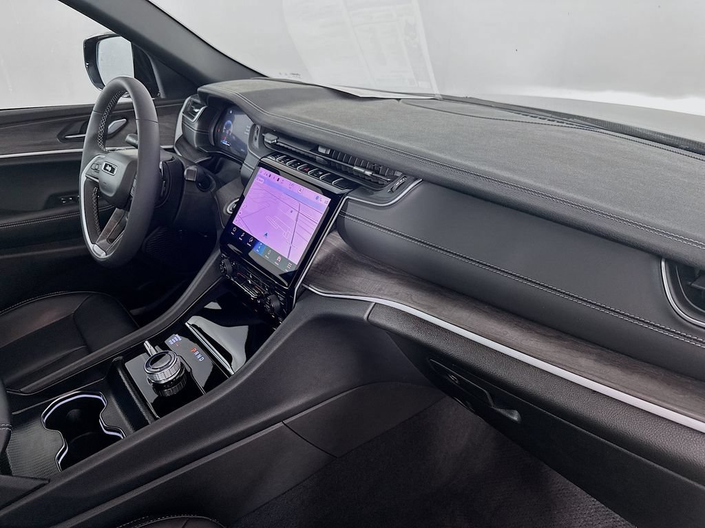Certified 2025 Jeep Grand Cherokee L Limited AWD/4WD image 43