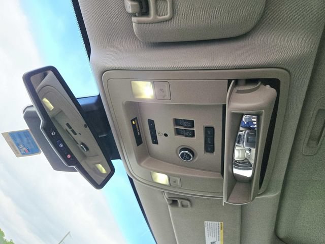 Used 2015 Chevrolet Suburban LT RWD image 7