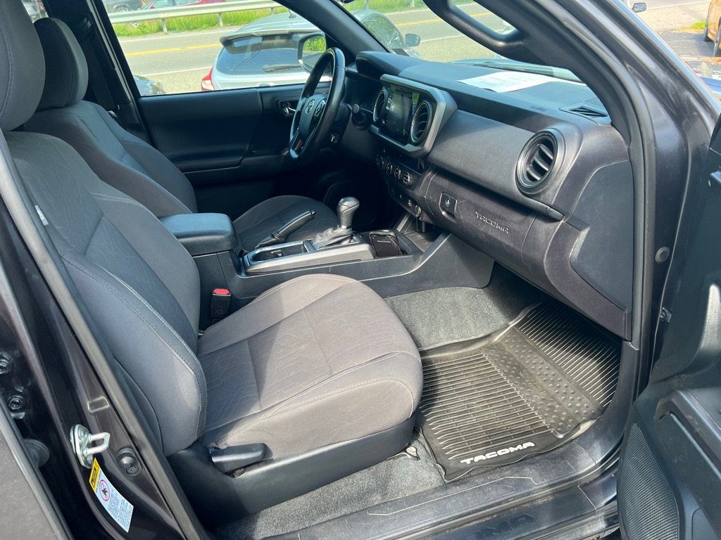 Used 2017 Toyota Tacoma TRD Off-Road image 57