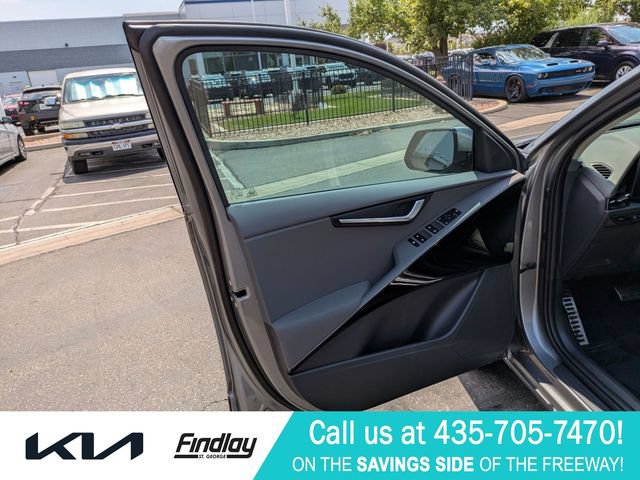 Certified 2025 Kia Niro EX Touring FWD image 13