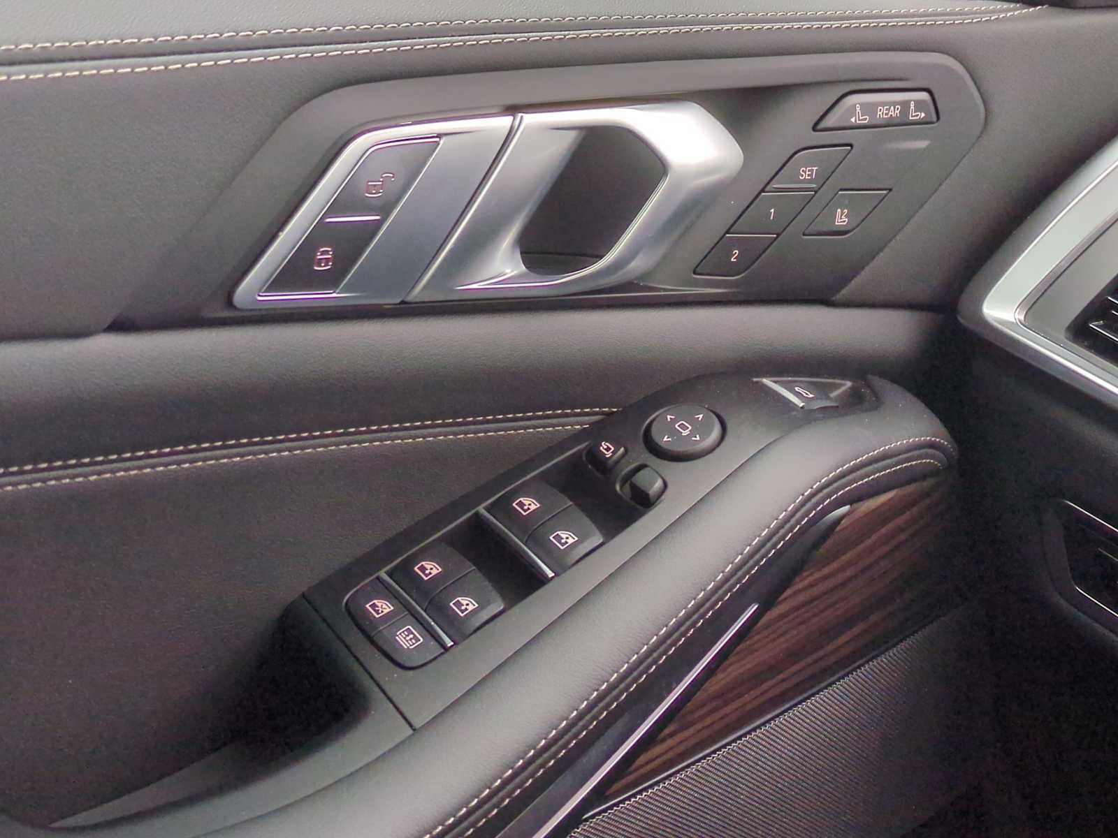 Used 2026 BMW X7 xDrive40i w/ M Sport Package AWD/4WD image 37