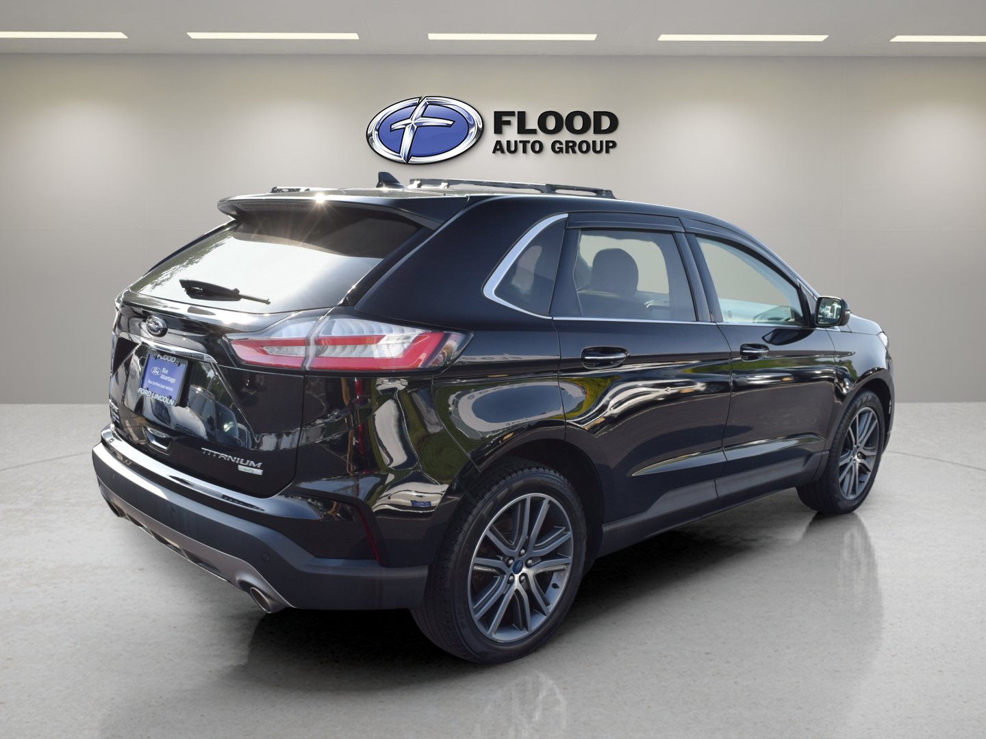 Used 2019 Ford Edge Titanium w/ Cold Weather Package AWD/4WD image 4