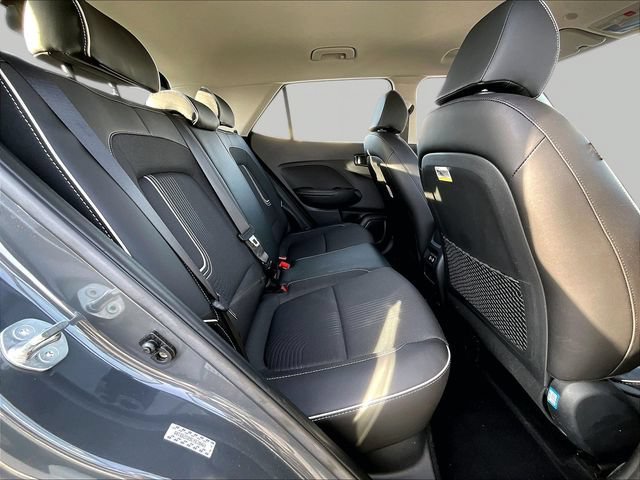 Used 2024 Hyundai Venue Limited FWD image 16