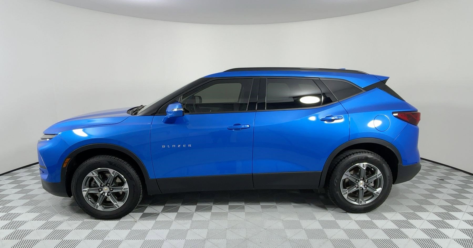 Used 2024 Chevrolet Blazer LT w/ Sound & Technology Package image 2