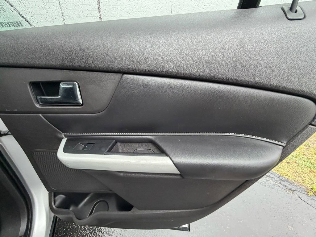Used 2013 Ford Edge SE FWD image 16