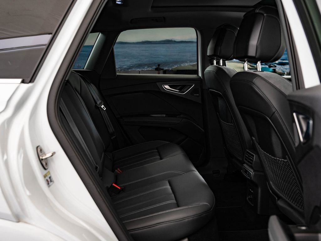 Used 2024 Audi Q4 e-tron Prestige image 47