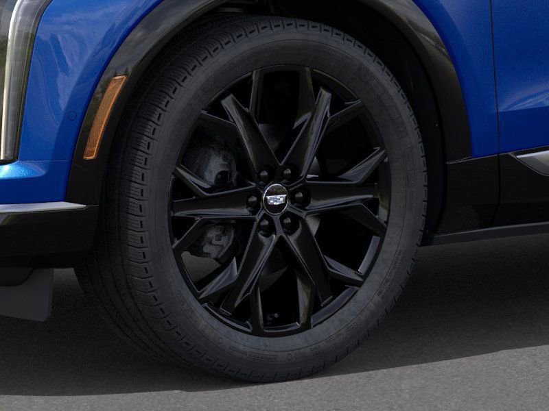 New 2025 Cadillac Optiq Luxury 2 w/ LPO, ONYX Package image 9