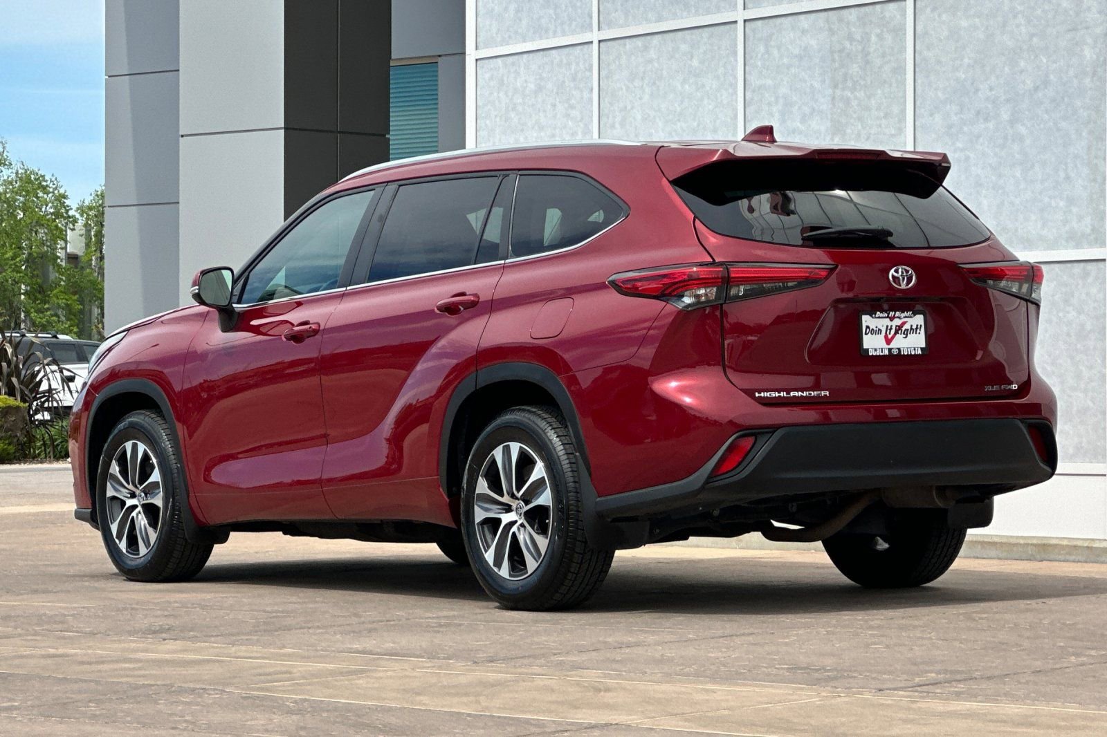 Used 2023 Toyota Highlander XLE image 6